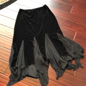 Velvety high low skirt with sheer points